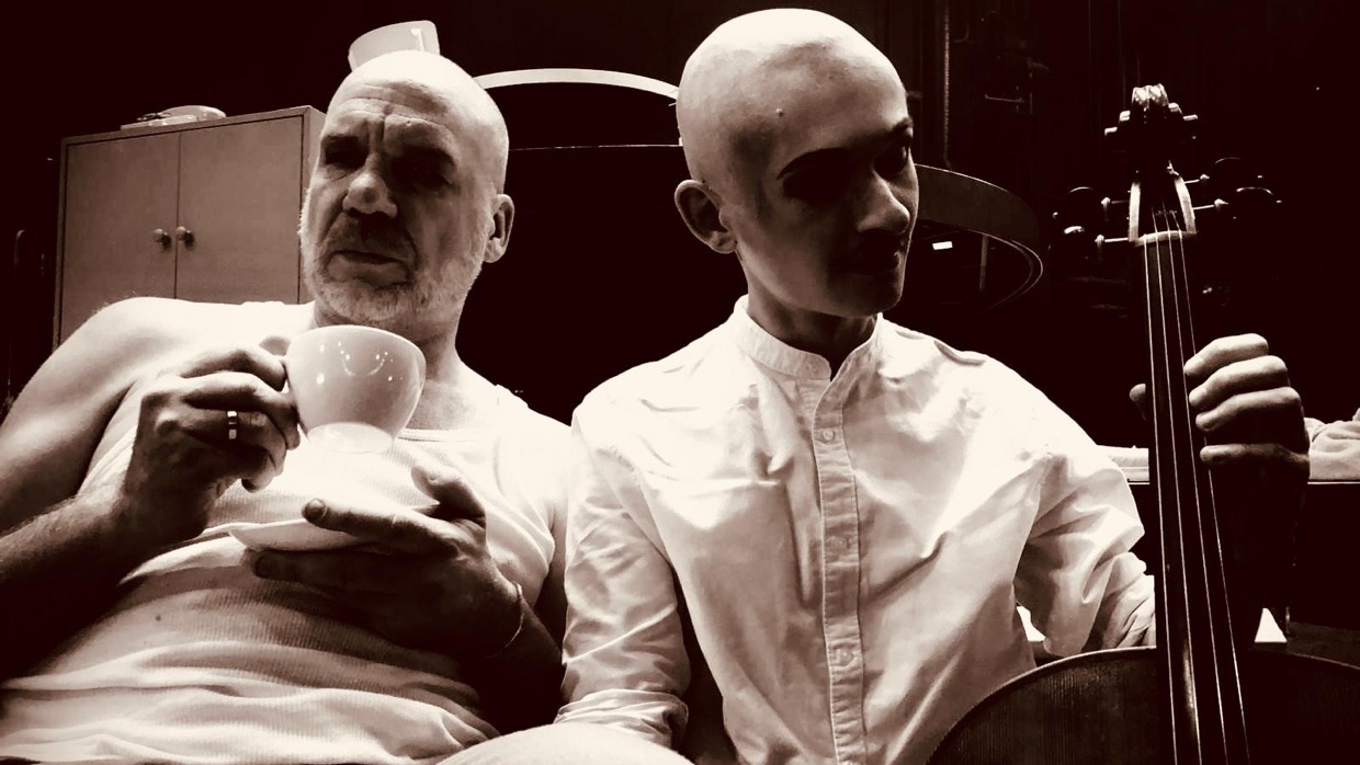 FREISTIL-FAST GANZ DIE DEINE FREISTIL-FAST GANZ DIE DEINE